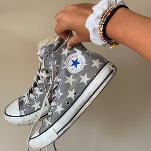 ❌SOLD❌grey and white star converse high tops.